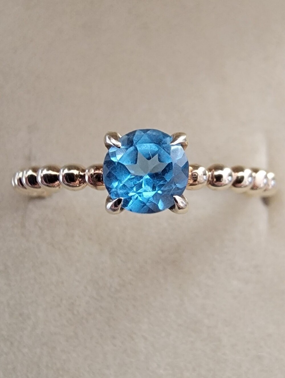 10K Yellow Gold, Blue Topaz, Beaded Solitaire Ring, Size 7 - Picture 3 of 9